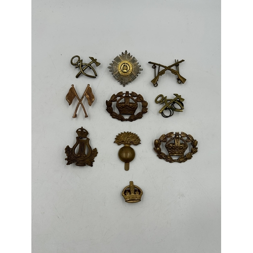 2222 - Ten military cap badges