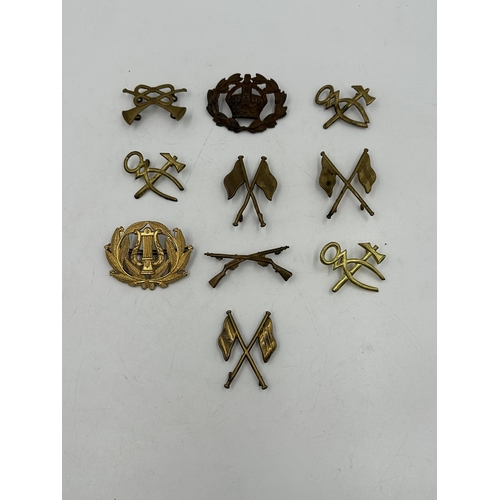 2223 - Ten military cap badges