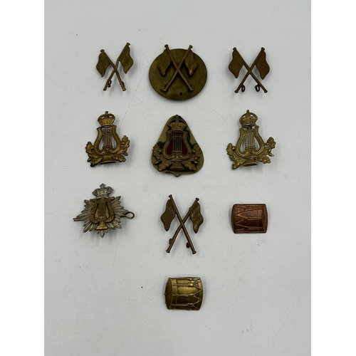 2224 - Ten military cap badges