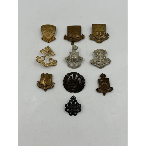 2231 - Ten military cap badges