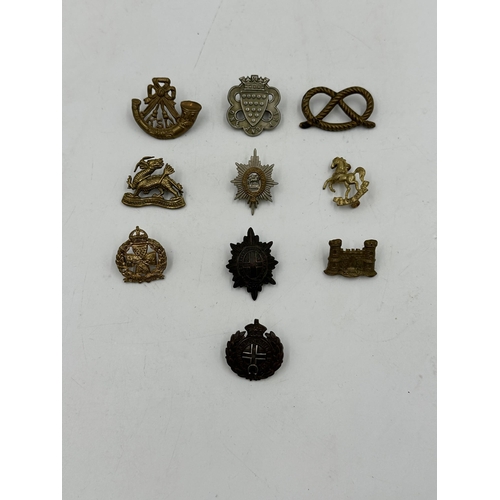 2236 - Ten military cap badges