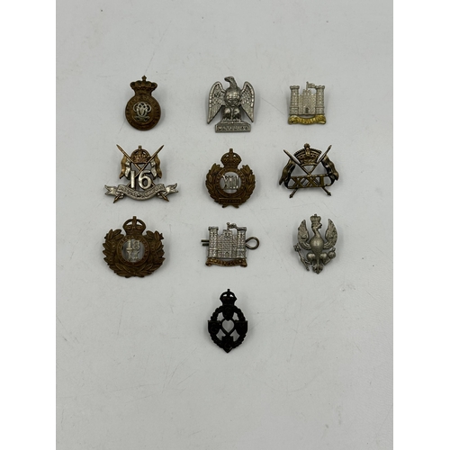 2260 - Ten military cap badges