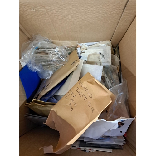 996 - A box containing a large quantity of worldwide stamps