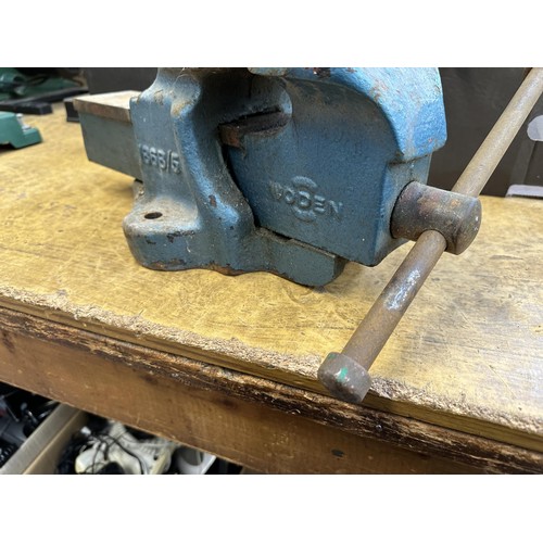 914 - A Woden 186B/5 cast iron bench vice