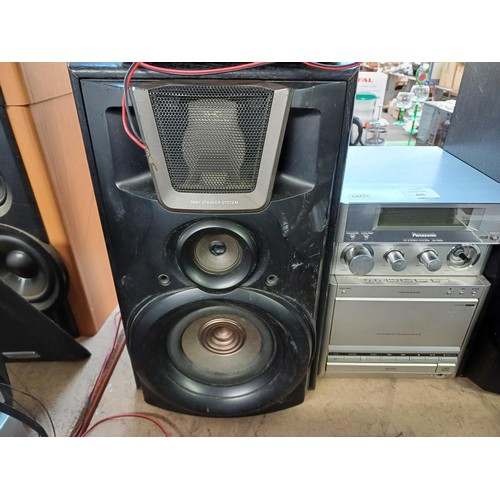 695 - Two items of hi-fi, one Panasonic SA-PM20 mini CD stereo system with speakers and one pair of Techni... 