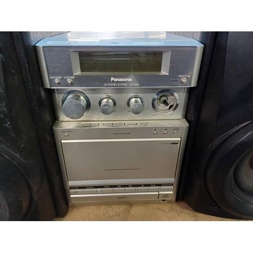 695 - Two items of hi-fi, one Panasonic SA-PM20 mini CD stereo system with speakers and one pair of Techni... 