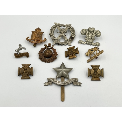 2029 - Ten military cap badges