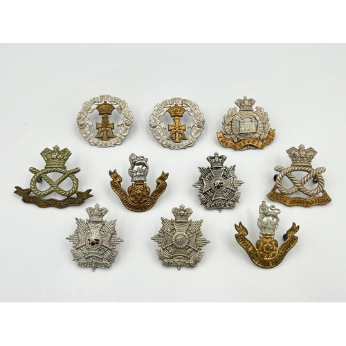 2068 - Ten military cap badges