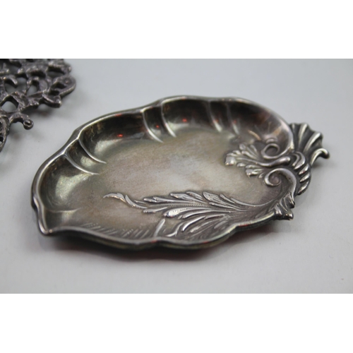 2282 - Two silver items, one .930 pin dish and one .925 sterling silver belt buckle - approx. gross weight ... 