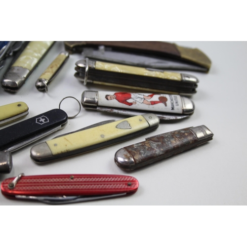 2349 - A collection of assorted pocket knives