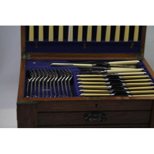 433 - A cased Scott & Sons Sheffield 82 piece cutlery set