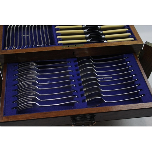 433 - A cased Scott & Sons Sheffield 82 piece cutlery set