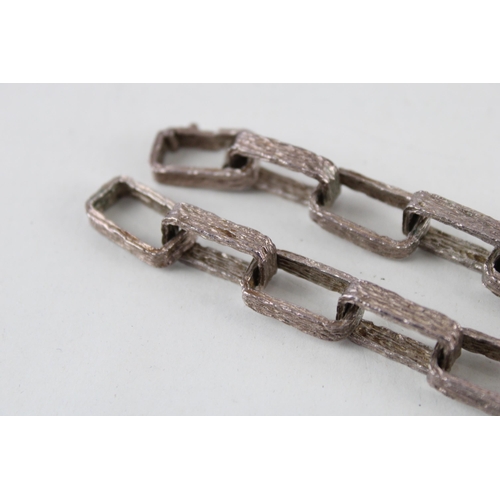 2295 - A mid 20th century silver modernist textured bracelet - approx. gross weight 37g