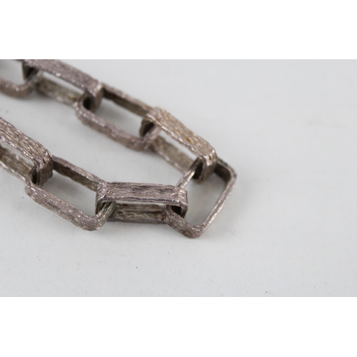 2295 - A mid 20th century silver modernist textured bracelet - approx. gross weight 37g