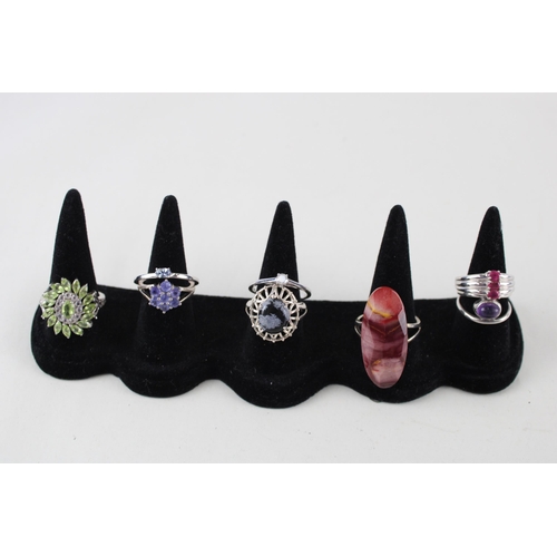 2300 - A collection of silver gemstone set rings - approx. gross weight 31g