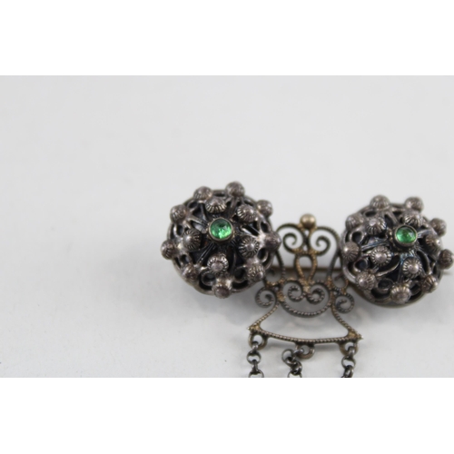 2302 - A silver filigree brooch - approx. gross weight 10g