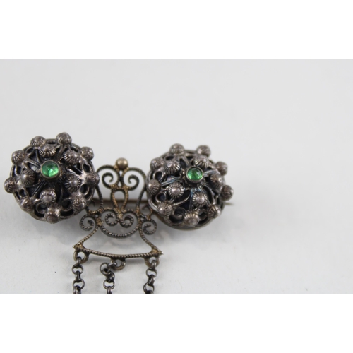 2302 - A silver filigree brooch - approx. gross weight 10g