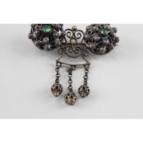 2302 - A silver filigree brooch - approx. gross weight 10g