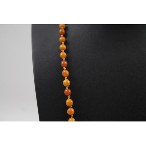 2316 - An antique individually knotted amber necklace - approx. gross weight 13g