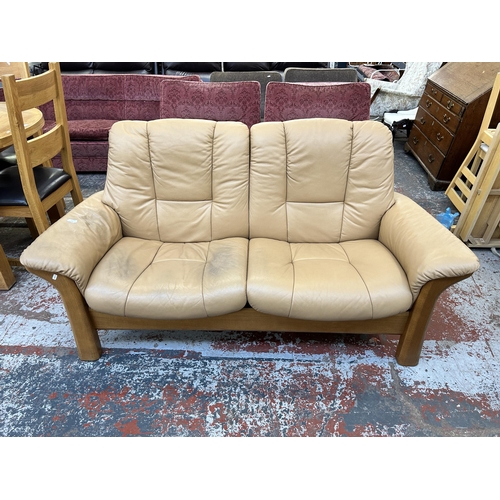 226 - An Ekornes Stressless tan leather and beech reclining two seater sofa - approx. 88cm high x 164cm wi... 