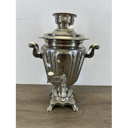 430 - A 1970s U.S.S.R. samovar - approx. 36cm high