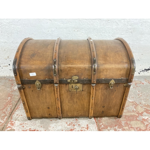 118 - An early 20th century plywood and beech banded dome top travel trunk - approx. 61cm high x 76cm wide... 