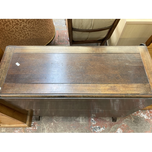 76 - A mid 20th century oak drop leaf gate leg dining table - approx. 76cm high x 90cm wide x 152cm long