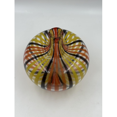 326 - A Mike Hunter art glass vase - approx. 19cm high