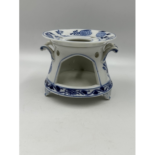 327 - Three pieces of blue and white porcelain to include Zwiebel teapot etc.