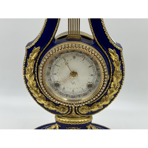 347 - A Franklin Mint The Victoria & Albert Museum Marie-Antoinette fine porcelain mantel clock - approx. ... 