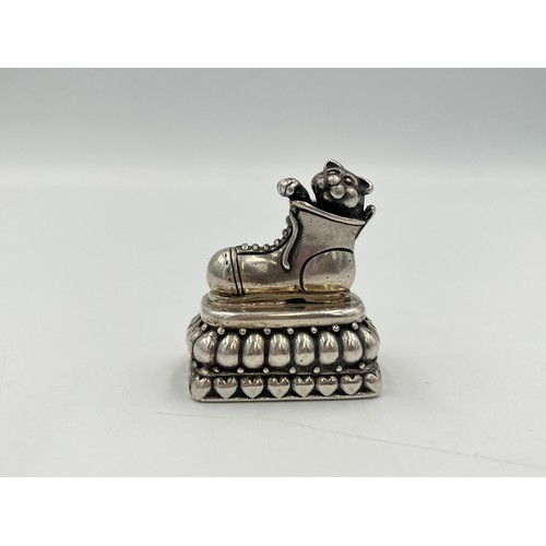 2279 - A .925 silver cat in boot weighted ornament - approx. gross weight 44.9g