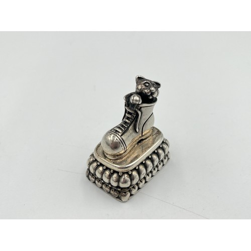 2279 - A .925 silver cat in boot weighted ornament - approx. gross weight 44.9g