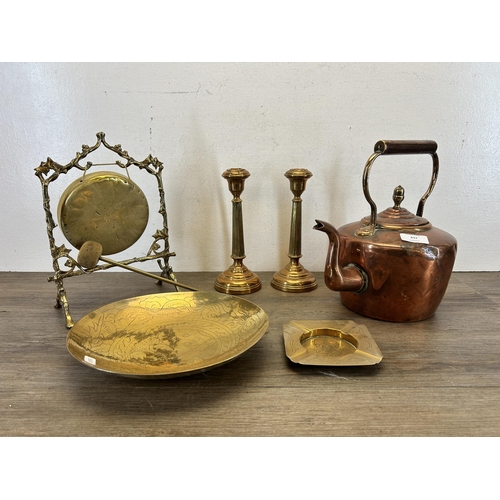 437 - Seven pieces of metalware to include Victorian copper kettle with brass acorn finial - approx. 28cm ... 