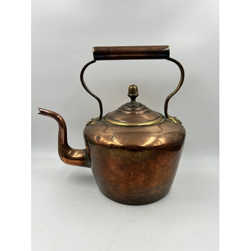 439 - A Victorian copper kettle with brass acorn finial - approx. 31cm high