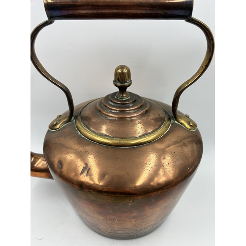 439 - A Victorian copper kettle with brass acorn finial - approx. 31cm high