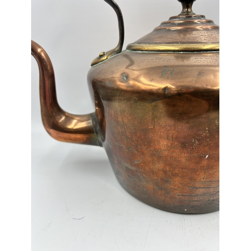 439 - A Victorian copper kettle with brass acorn finial - approx. 31cm high