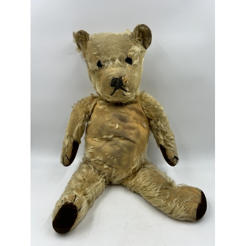 455 - A vintage teddy bear