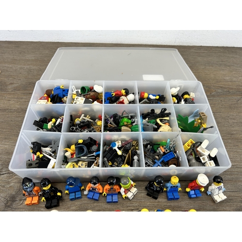 459 - A large collection of Lego figurines