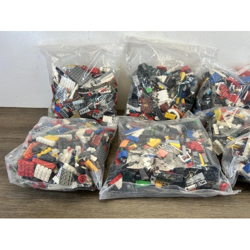 462 - A large collection of various Lego