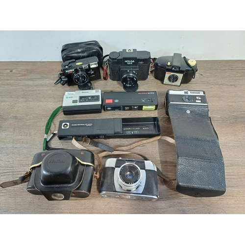 611 - A collection of vintage cameras to include Holga 120S for 120 film, Konica Pop, Kodak 'Brownie' 127,... 