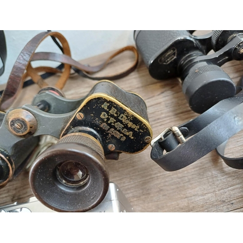 623 - A collection cameras and binoculars to include Vivitar 10 x 25, Emil Busch, J.T Coppock Telinor 8 x ... 