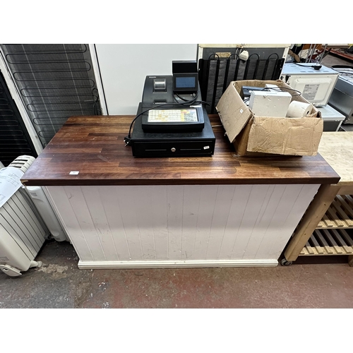 816 - A shop counter with electronic cash register, fitted cash drawer and till printers - counter measure... 