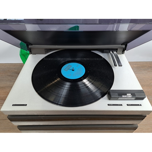 686 - Three items of late 1980s Bang & Olufsen hi-fi, one BeoGram 5500 tangential tonearm two-speed turnta... 