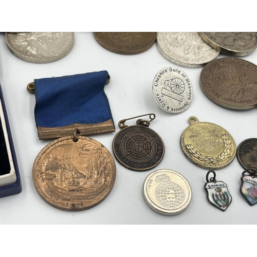 2242 - A collection of medallions, medals and tokens