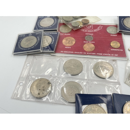 2247 - A collection of packaged coins to include 1990, 1999 and two 1997 £5 etc.