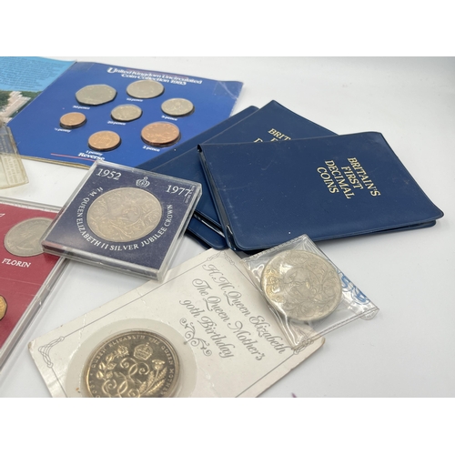 2247 - A collection of packaged coins to include 1990, 1999 and two 1997 £5 etc.