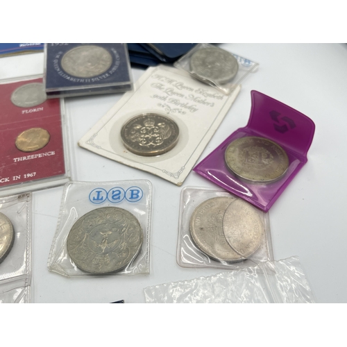 2247 - A collection of packaged coins to include 1990, 1999 and two 1997 £5 etc.