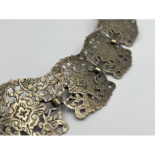 2252 - An antique silver plated nurses belt