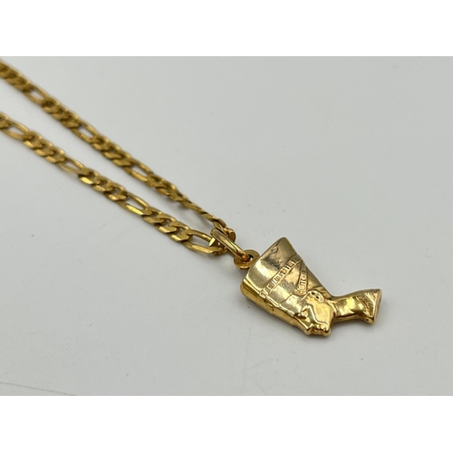 2331 - A 9ct gold chain necklace with 9ct gold Egyptian Nefertiti pendant - approx. gross weight 9.9g