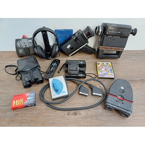 637 - A collection of items to include Kodak Ektasound 140 Super8 sound cine camera, Chinon 672 Autozoom S... 